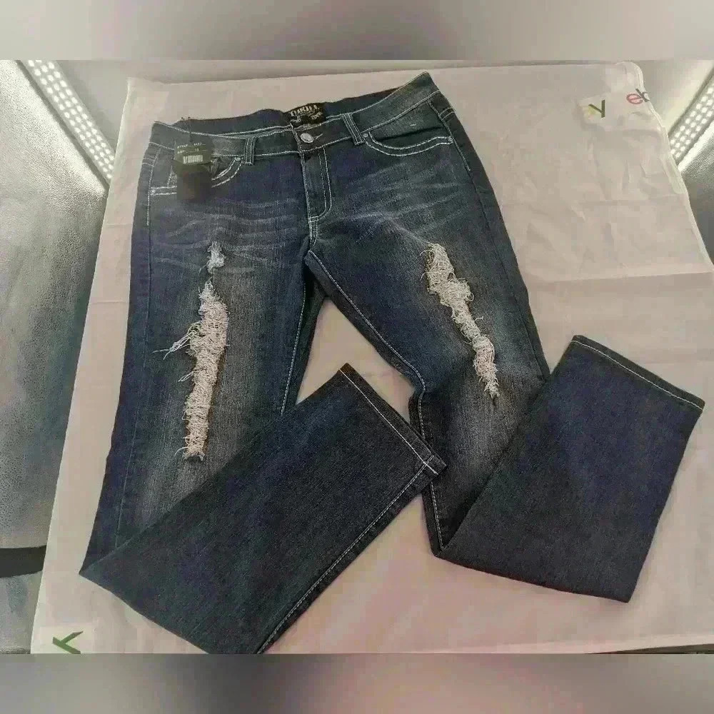 Thrill Women's Size 15 NWT Distressed Stud Back pocket Straight Leg Jeans - Picture 5 of 16